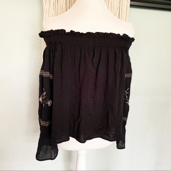 American Eagle Outfitters off shoulder top - Picture 4 of 9